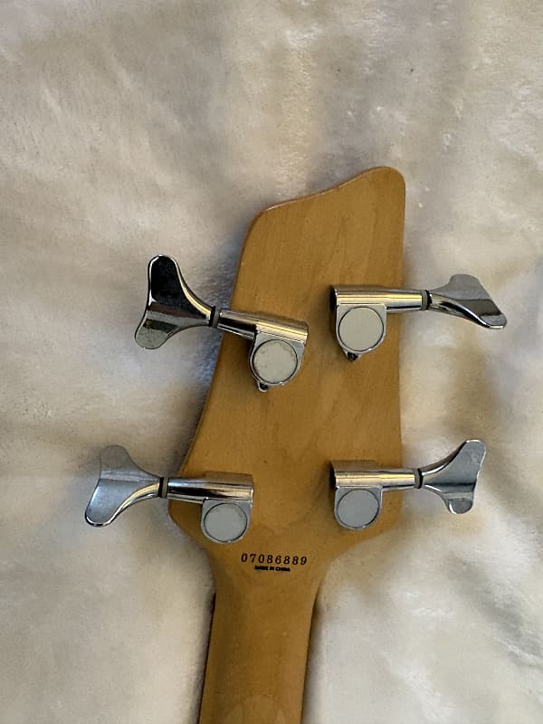 ベース Washburn T12 Washburn Taurus T12 Electric Bass Pack Black | Guitar Center