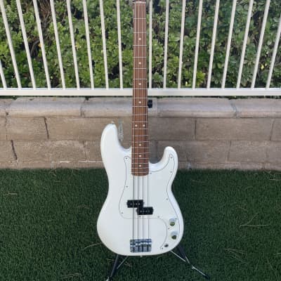 Unique! - Fender Player Precision Bass with Fender Roasted Maple