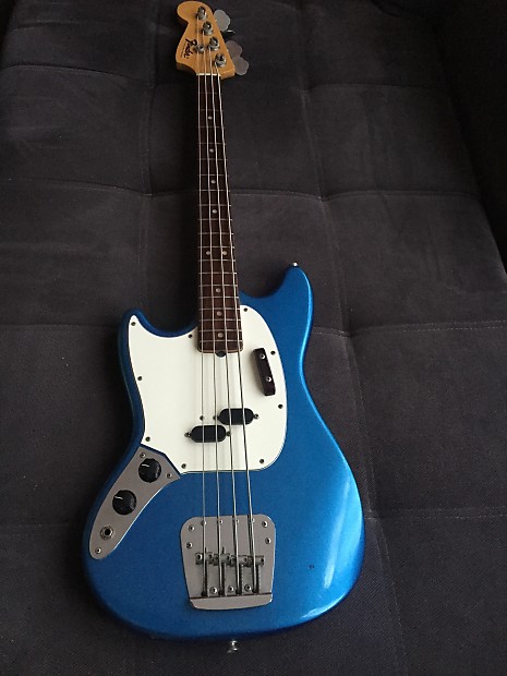 Fender mustang hot sale bass left handed