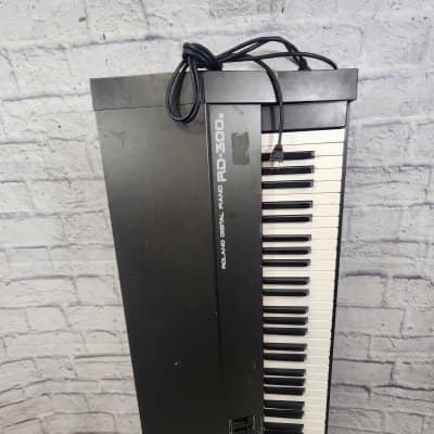 Suzuki DP-700 Digital Piano | Reverb