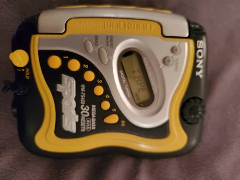 Sony WM-FS420 AM FM cassette walkman Mid-1990s - Yellow