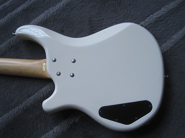 Washburn B-2 | Reverb