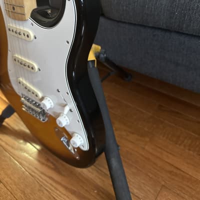 Fender Standard Stratocaster with Maple Fretboard 2000 - Brown Sunburst image 3