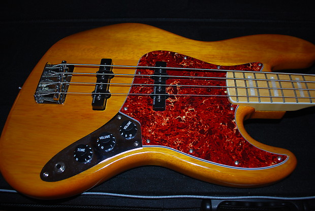 Squier Vintage Modified Jazz Bass with Seymour Duncan