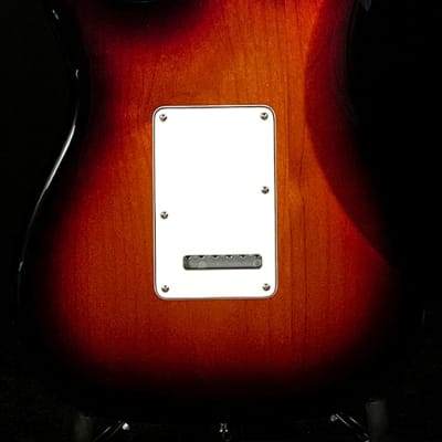 Fender Limited Deluxe Player Stratocaster image 2