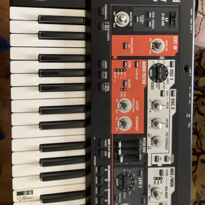 Roland SH-201 49-Key Synthesizer