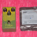 display piece very near A+ EarthQuaker Devices Plumes Small Signal Shredder OD/Boost +feet & strings