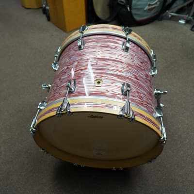 Ludwig18''USA Classic Series Pink Oyster Pearl 14 x 18" Maple Bass Drum w/ Natural Satin Maple Hoops image 3