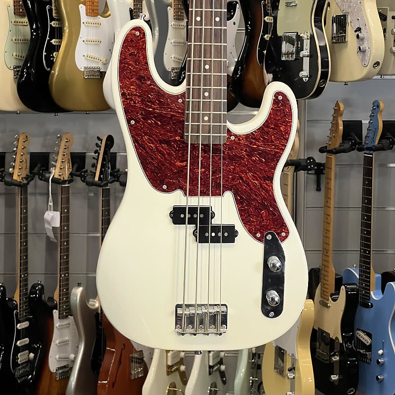 美品 メンテ済 Squier Mike Dirnt PRECISION BASS Squier Mike Dirnt Signature Precision Bass 2008 - 2015