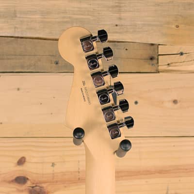 Fender Player Stratocaster HSS (2022, 3-Tone Sunburst) image 8