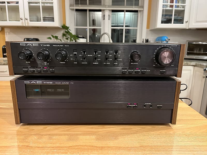 SAE PA10 Pre Amp and P10 Power Amp 1980 - Black/Walnut  			