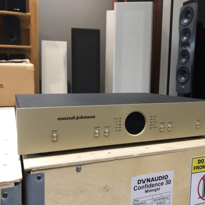 Conrad Johnson ET3 Preamplifier Line Stage with Phono image 1
