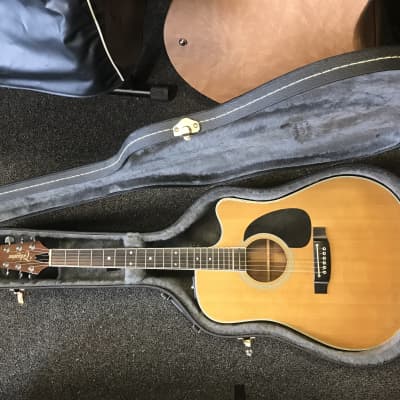 Takamine Pro series vintage acoustic -electric guitar Japan 1984 thin body with nice hard case in very good condition image 3