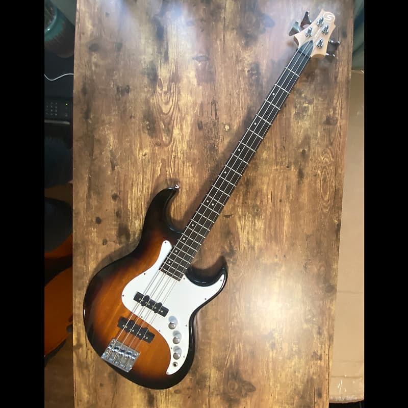 Fairlane greg store bennett bass guitar