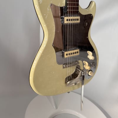 Isana solidbody guitar 1960s - pearloid vinyl image 2
