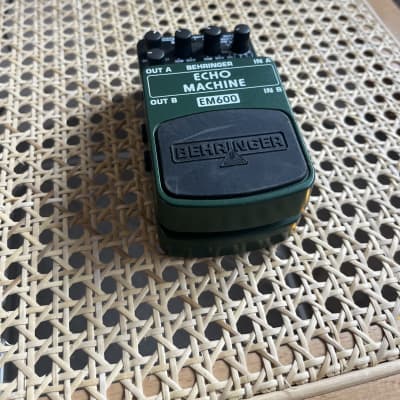 ギター BEHRINGER EM600 Behringer Echo Machine EM600 Echo Guitar Effect Pedal for