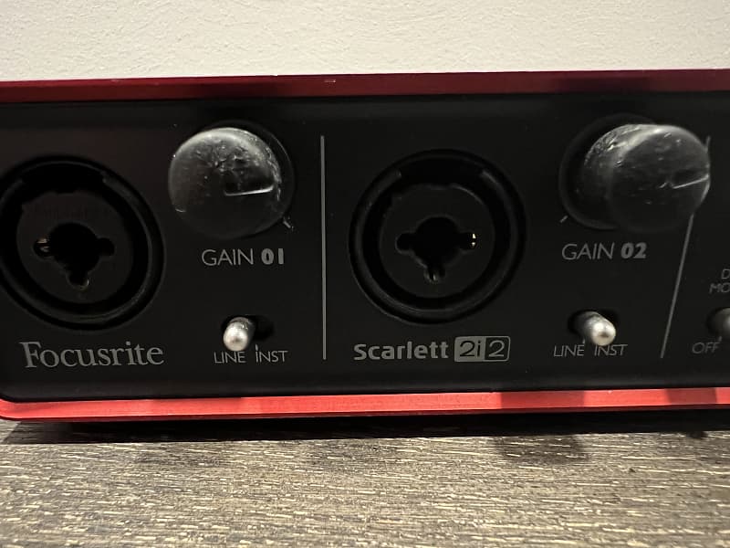 Focusrite Scarlett 2i2 USB 2.0 Audio Interface | Reverb Canada