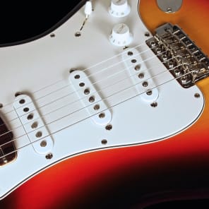 2013 Fender Stratocaster 1963 Custom Shop NOS 63 Strat 3 Tone Sunburst image 5