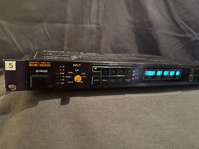 Roland SDE-3000 Digital Delay | Reverb Canada