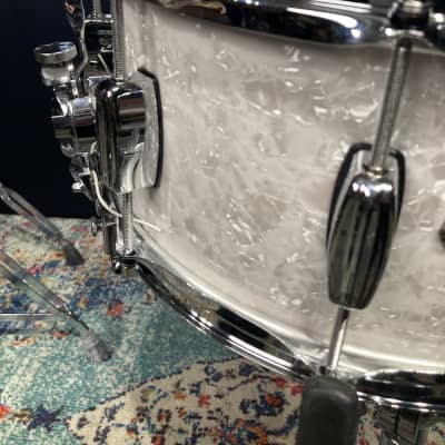 Rogers - 14x6.5" Dyna-Sonic Bread and Butter Lug Snare Drum, Reissue 2010's - White Marine Pearl image 4