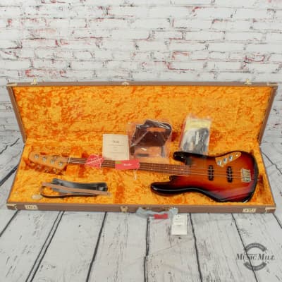 Fender Jaco Pastorius Jazz Bass®, Fretless, Pau Ferro Fingerboard, 3-Color Sunburst image 9