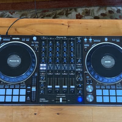 Pioneer DDJ-1000SRT-W Limited-Edition White DJ Controller