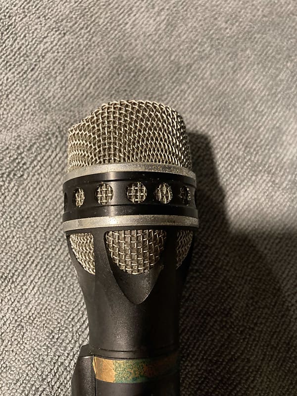 Sennheiser MD431-II Super-Cardioid Handheld Dynamic Microphone by