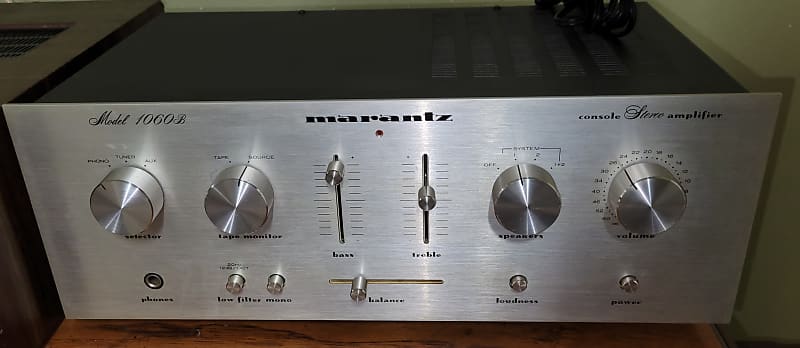 Marantz Model 1060B 30-Watt Stereo Solid-State Integrated Amplifier 1977 - 1979 - Silver  			