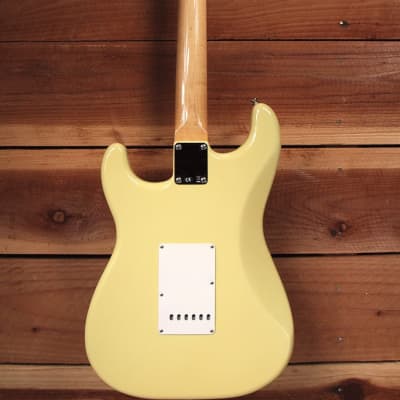 FENDER CLASSIC SERIES 60s STRATOCASTER Rare Canary Diamond Yellow Strat 66380 image 4