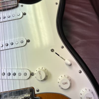 Fender Stratocaster 2008 - 3 Tone Sunburst image 7