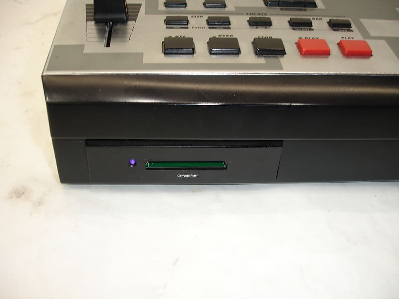 Akai MPC 2000XL SE 3 (SE-3) Limited Edition Music Production Akai MPC 2000XL SE 3 (SE-3) Limited Edition Music Production