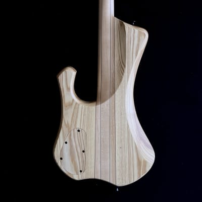 MG Bass Extreman Fretless 4 strings - Bartolini pickup & preamp image 4