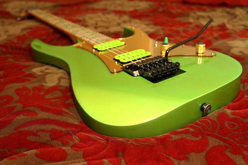 【wataru】Ibanez RG550 1992年製 1992 Ibanez RG550 Purple Neon Guitar MIJ FujiGen - Roadhouse
