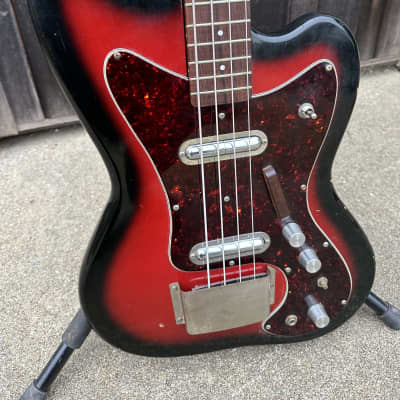 Silvertone 1443 Hornet Bass 1967 - Redburst image 2