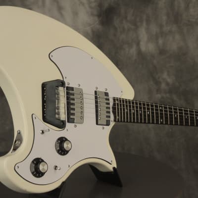 1970's Ovation BREADWINNER White with very early features image 14