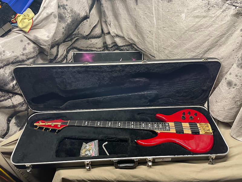 Peavey Rudy Sarzo Signature Model NeckThru 4String Bass Reverb