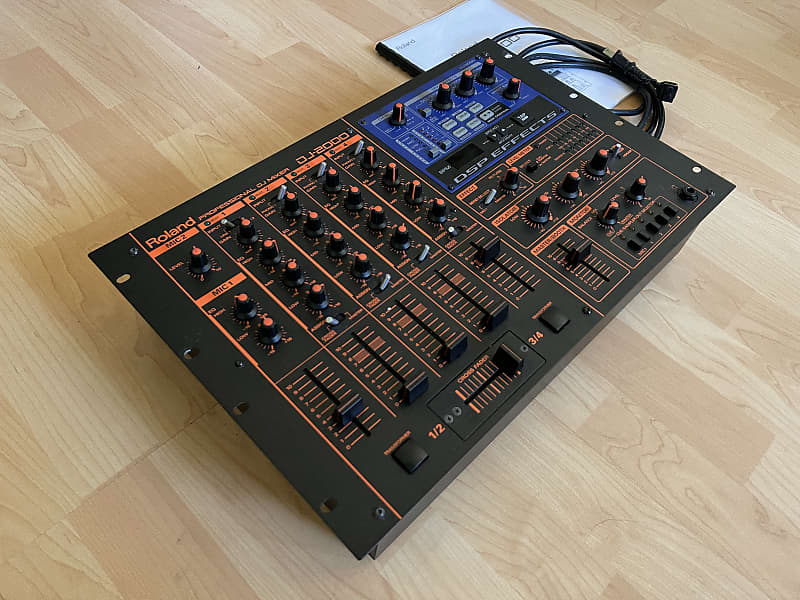 Roland DJ-2000 Professional 4-channel DJ mixer