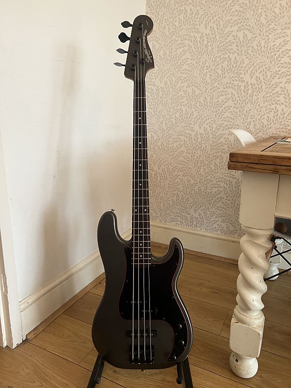 ベース Squier Standard Precision Bass PJ Squier Standard Precision Bass Special - Black Metallic