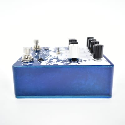 EarthQuaker Devices Avalanche Run Stereo Reverb & Delay with Tap Tempo V2 2022 Blue Sparkle / White imagen 6