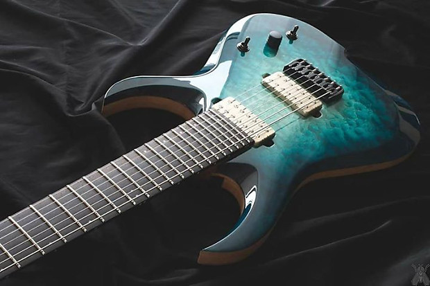 Skervesen Nebelung 7: Quilted Maple (Deep Blue)/Swamp Ash, Pau