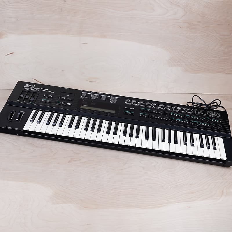 Yamaha DX7IIFD 61-Key 16-Voice Digital Synthesizer with