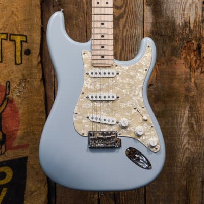 Fender Highway One Stratocaster with Maple Fretboard 2007 - Daphne Blue for sale