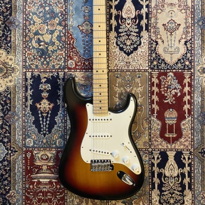 Fender Highway One Stratocaster with Maple Fretboard 2006 - 2011 - 3-Color Sunburst image 1
