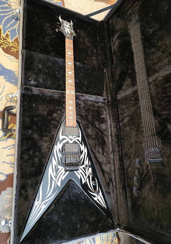 B.C. Rich KKV Tribal Kerry King V Signature 