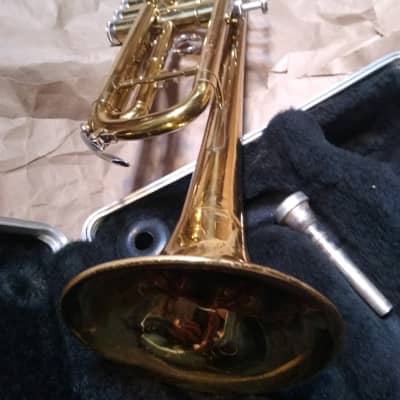 Conn Director 20B Trumpet. USA. Brass with case/MP. Good condition, with dented bell image 5