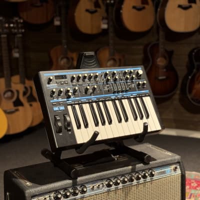 Novation Bass Station II 25-Key Monophonic Synthesizer With Gigbag