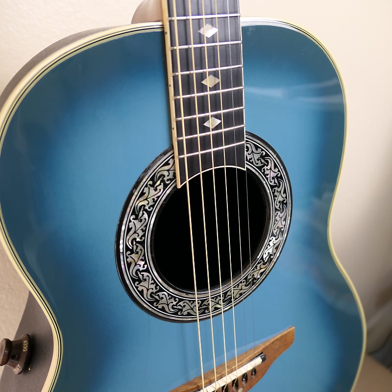 Ovation 1982 Collector's 1982-8 Blueburst with Hardshell