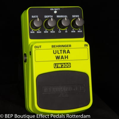 ギター BEHRINGER ULTRA WAH UW300 Behringer UW300 Ultra Auto Wah Pedal | zZounds