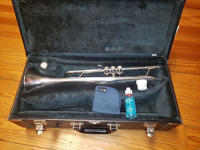 Yamaha Xeno II 8335USII Silver Bb Trumpet W/ Double Case--Near