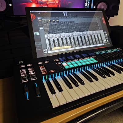 Novation ReMOTE 49 SL MKIII MIDI Controller 2018 - Present - Black